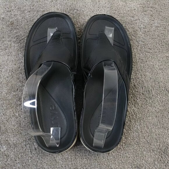 Strive Maui Womens Size 7 Shoes Black Leather Thong Sandals Flip Flops Slip On - Picture 6 of 8